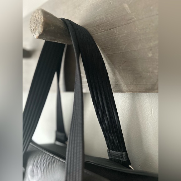 Sturdy Lacoste shoulder bag / tote - Picture 3 of 16